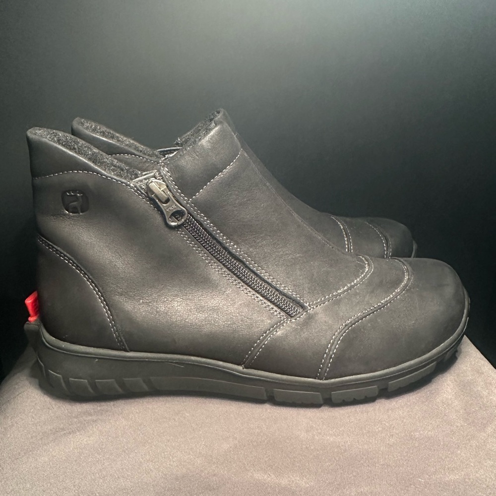 Women's Klaveness Lisa Black Winter Boot with Reversible Studs
